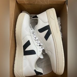 Veja shoes size 8 (men’s)